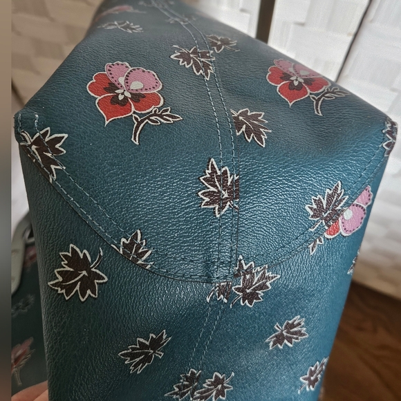 REVERSIBLE CITY TOTE IN FLORAL PRINT COATED CANVAS (COACH F12176)DARK TEAL/BLUE - Picture 5 of 12